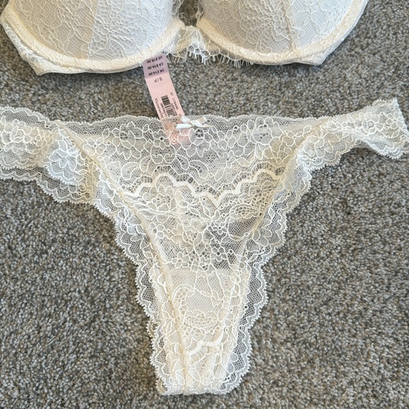 🛍️ NWT Victoria’s Secret Matching Push Up Bra & Lace Thong Set - Picture 3 of 7